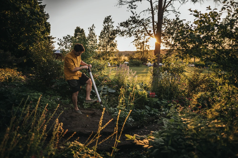 Fiskars Xact sodintuvas darbui stovint (1057077)