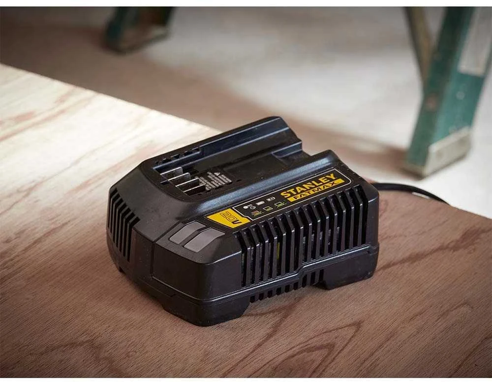 Stanley Fatmax V20 akumuliatoriaus 18V 4,0Ah ir kroviklio rinkinys SFMCB14M1
