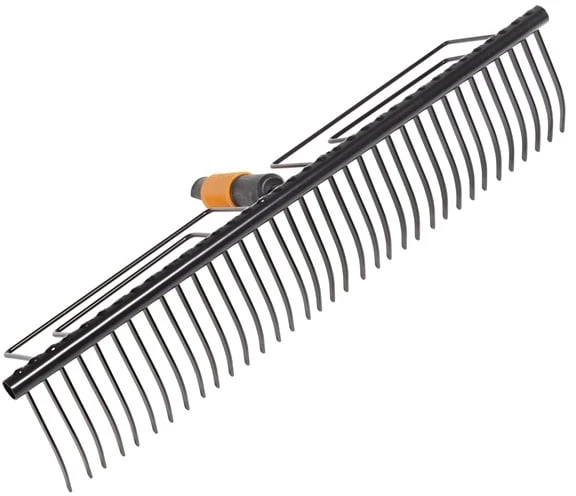 Universalus šieno grėblys Fiskars QuikFit 135514/1000656, be rankenos, 570 mm, juodas.