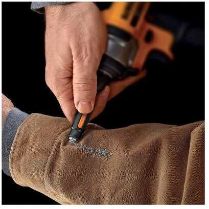 DEWALT KOŃCÓWKA Z NASADKĄ 8mm SAMOCZYSZCZĄCA