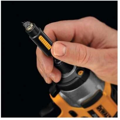 DEWALT KOŃCÓWKA Z NASADKĄ 8mm SAMOCZYSZCZĄCA