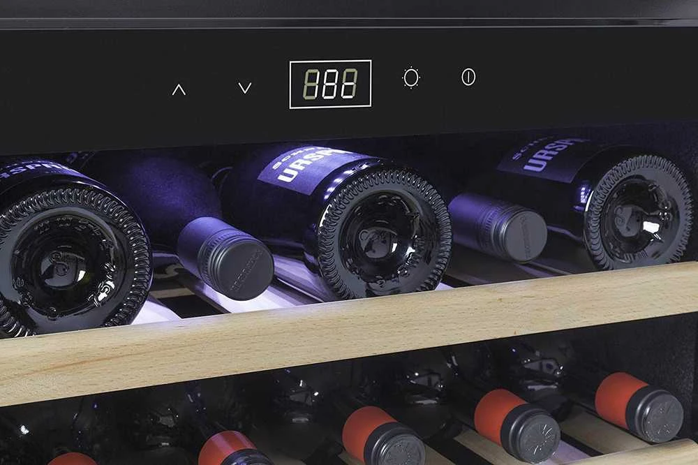 Vyno butelių šaldytuvas Caso WineSafe 18 EB, Juodos spalvos