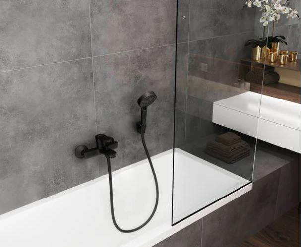 Vonios maišytuvas Hansgrohe „Blend Vernis“, juodos spalvos.