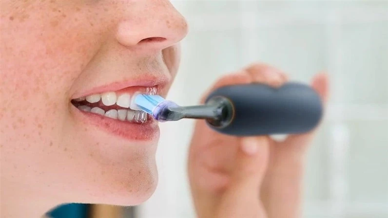 2 dalių šepetėlių galvučių pakuotė Philips Sonicare Premium Gum Care HX9052/88, juodos spalvos