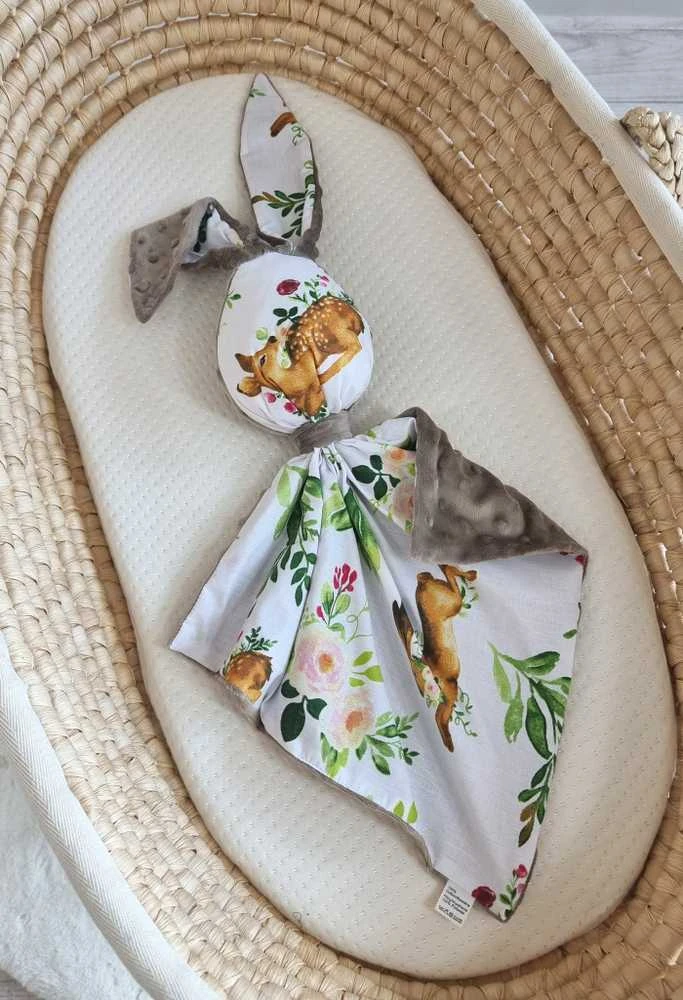 Minkštas dvipusis žaislas kūdikiui, medvilnė ir minky, pilkas miško raštas