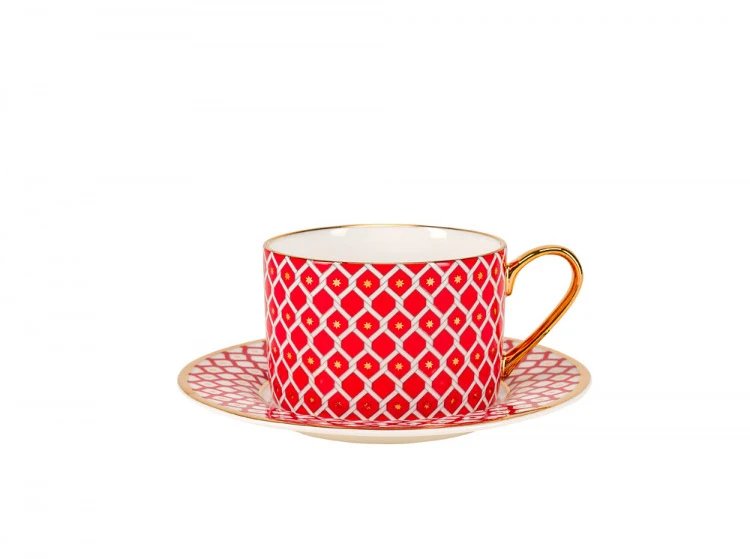 „Scarlet tea set, Idyll“ – tai angliškas pavadinimas, kurį reikėtų versti į lietuvių kalbą kaip „Scarlet arbatos servizas, Idyll“. Tačiau, kadangi tai prekės ženklo ar kolekcijos pavadinimas, jis dažnai paliekamas originalo kalba. Jei reikia lietuviško aprašymo, galėtų būti: „Arbatos servizas Scarlet, kolekcija Idyll“.