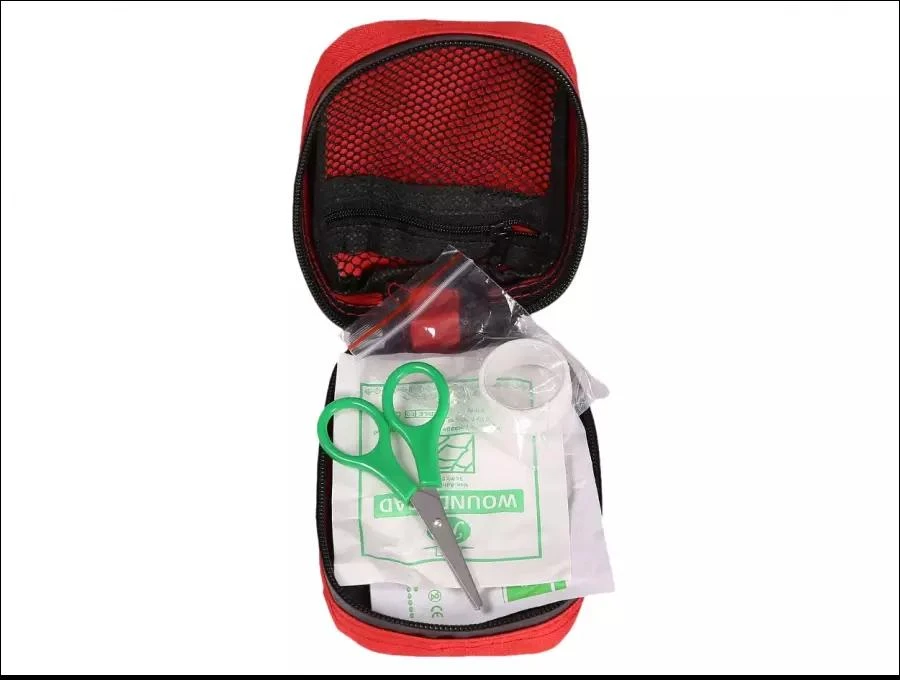 Mil-Tec RAUDONA PIRMOSIOS PAGALBOS MINI PAKUOTĖ
