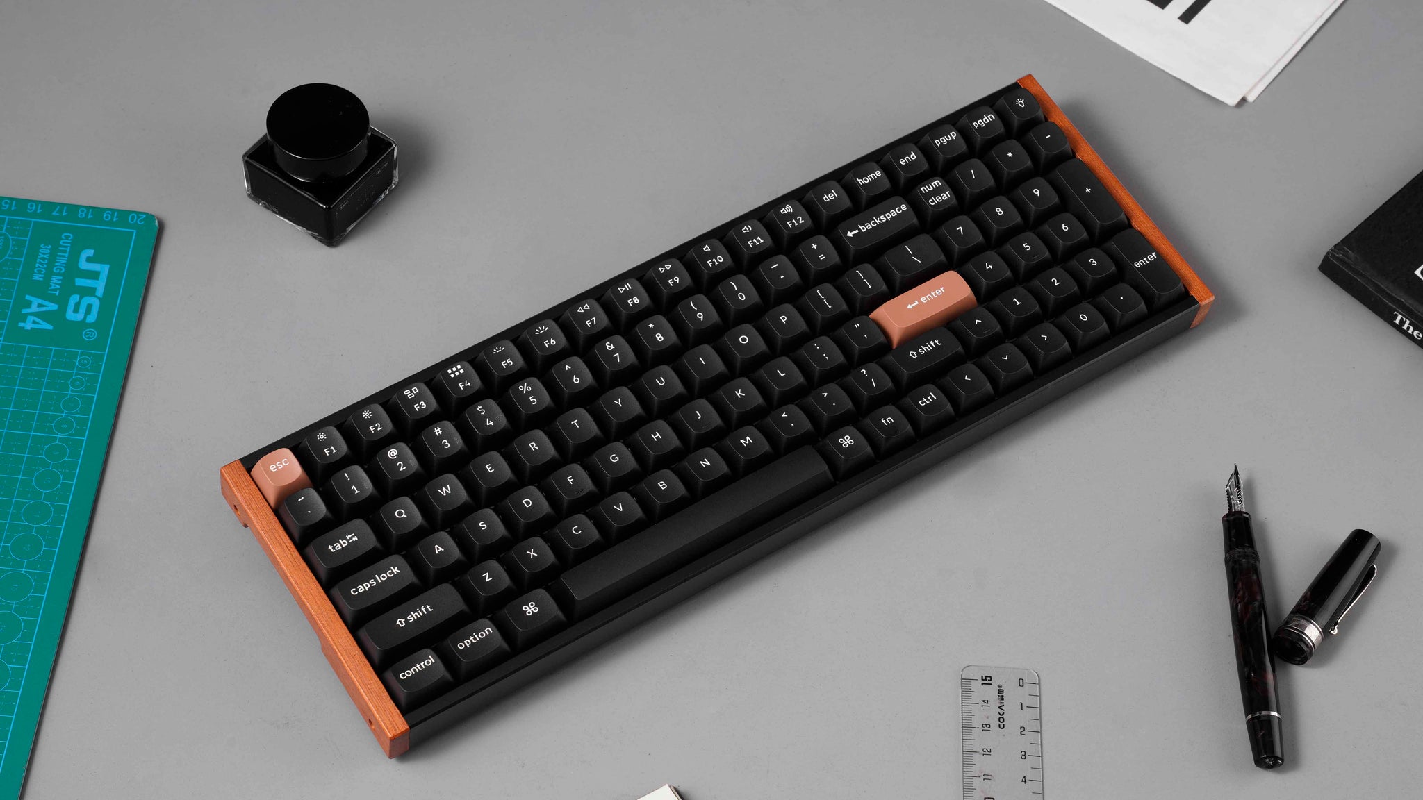 Klaviatūra Keychron K4 Magnetinė Hall Effect K4H-J1 (Juoda) - Gateron Magnetic Nebula Switches aprašymas - Prekės nuotrauka