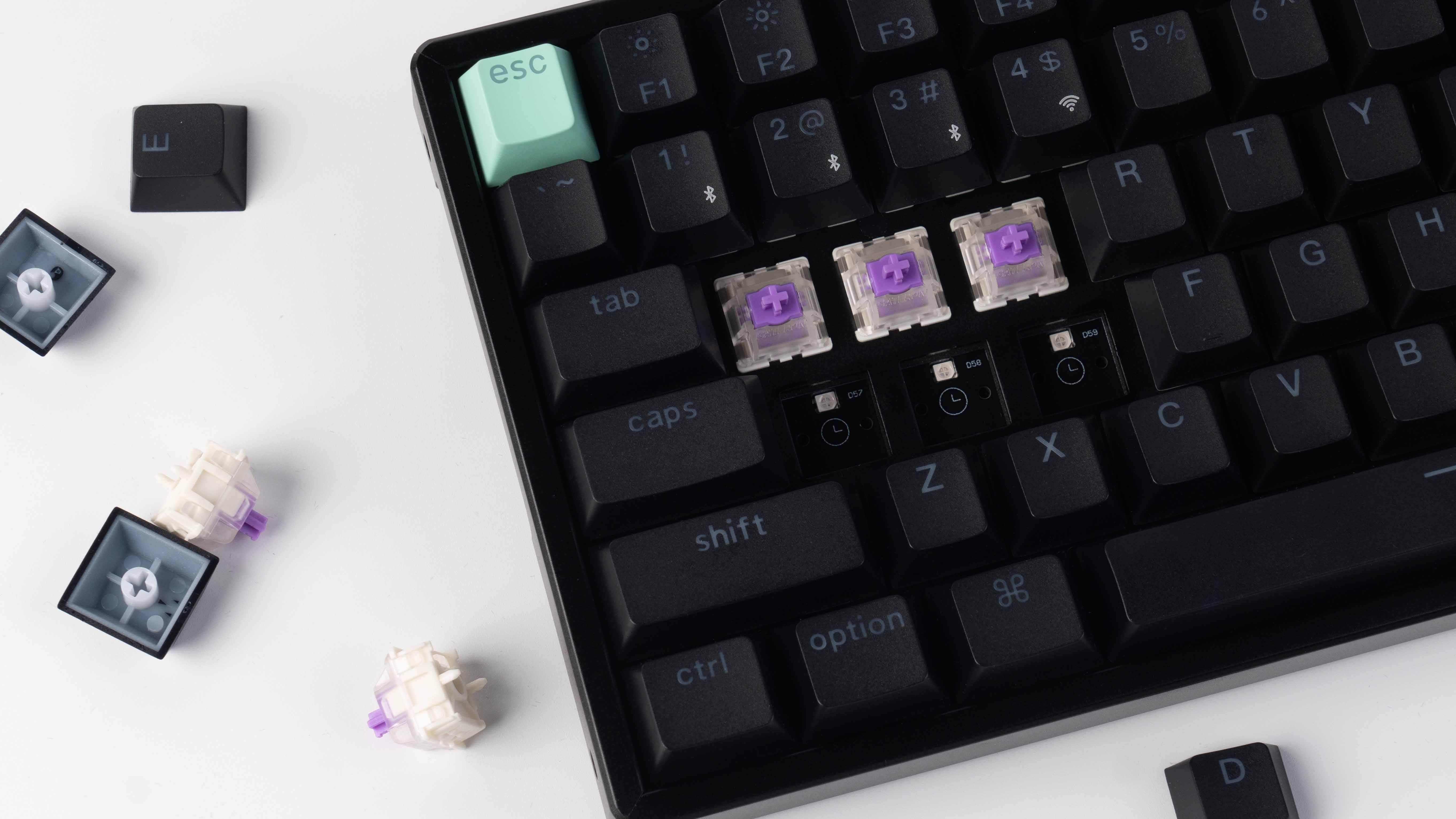 Klaviatūra Keychron K4 Magnetinė Hall Effect K4H-J1 (Juoda) - Gateron Magnetic Nebula Switches aprašymas - Prekės nuotrauka