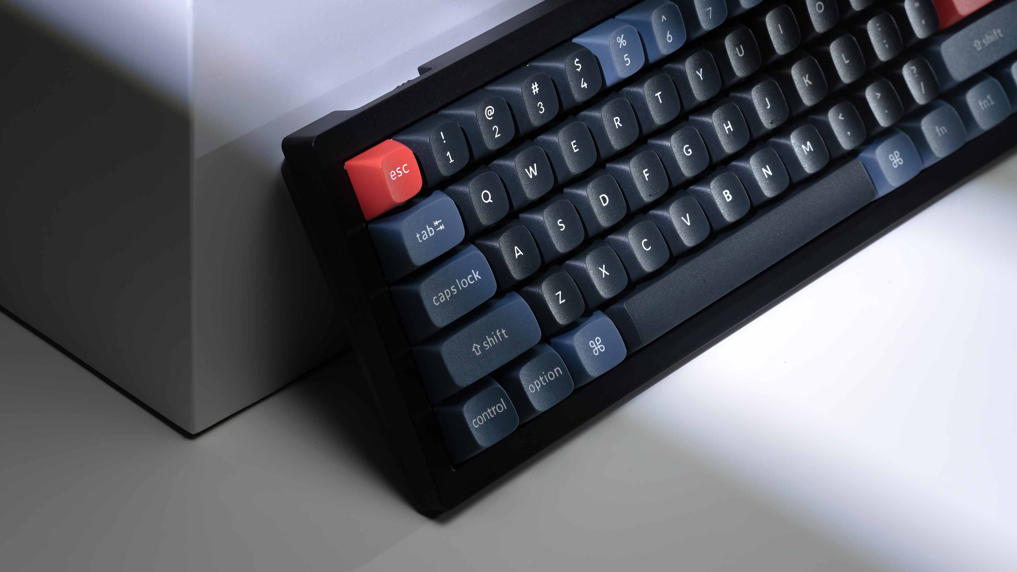 Klaviatūra Keychron V4 MAX QMK (Carbon Juodas) - Gateron Jupiter Banana Switches aprašymas - Prekės nuotrauka