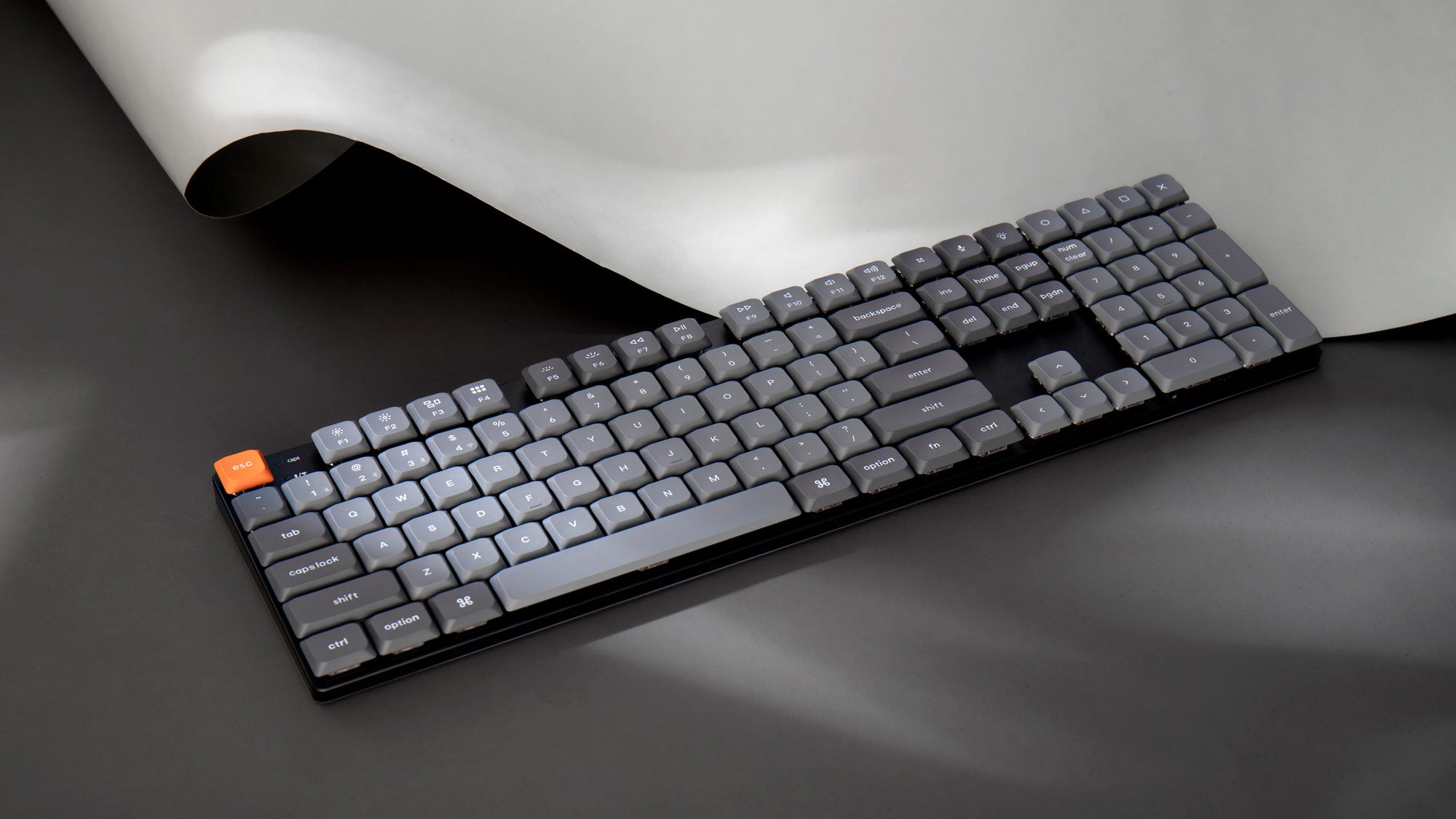 Žemo Profilio Klaviatūra Keychron K5 QMK (Juoda) - Low Profile Gateron Raudona Switches aprašymas - Prekės nuotrauka