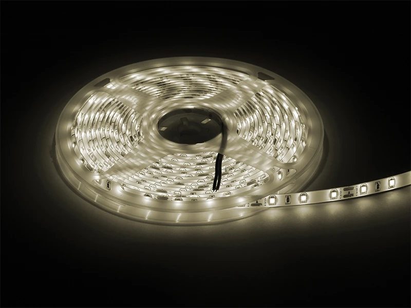 Blow Šiltai balta LED juosta 2835 5m/300water