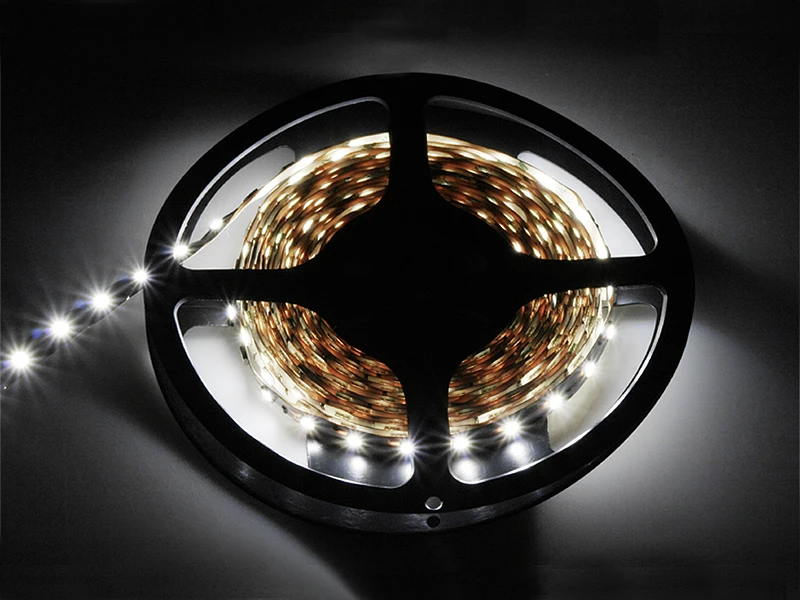 Blow Šaltai balta LED juosta 5050 5m/300