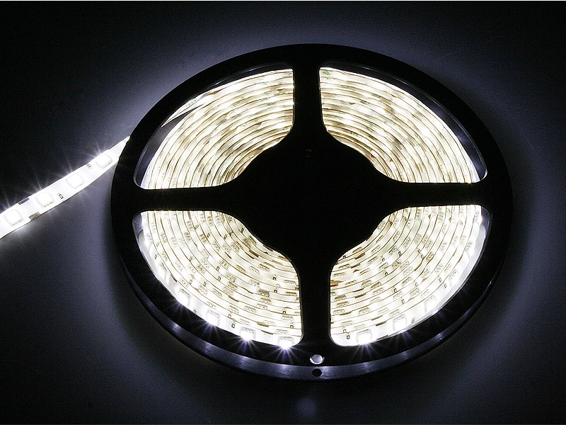 Blow Šaltai balta LED juosta 5050 5m/300proof