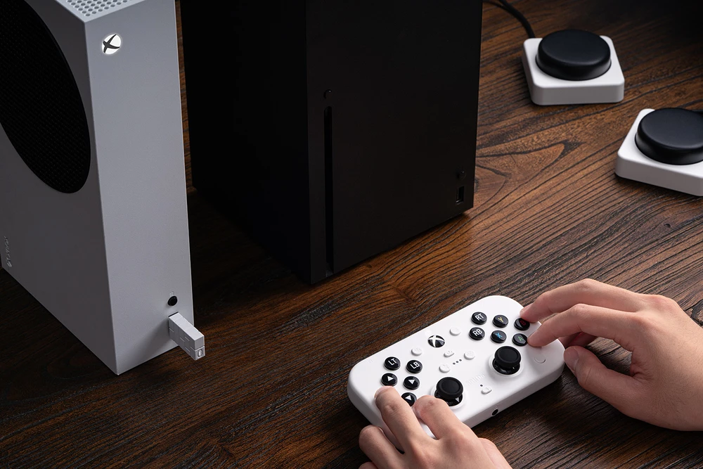 8BitDo Lite SE 2.4G belaidis valdiklis „XBOX“ | Balta
