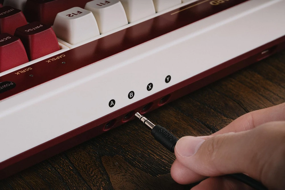 8BitDo Retro belaidė mechaninė klaviatūra (Hot-Swap) (Kailh Box switch, US) - (Fami Edition)