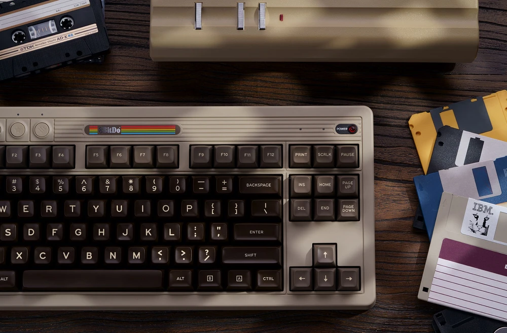 8BitDo Retro Mechaninė klaviatūra - C64 Edition - ISO - UK English - rusvai gelsvas