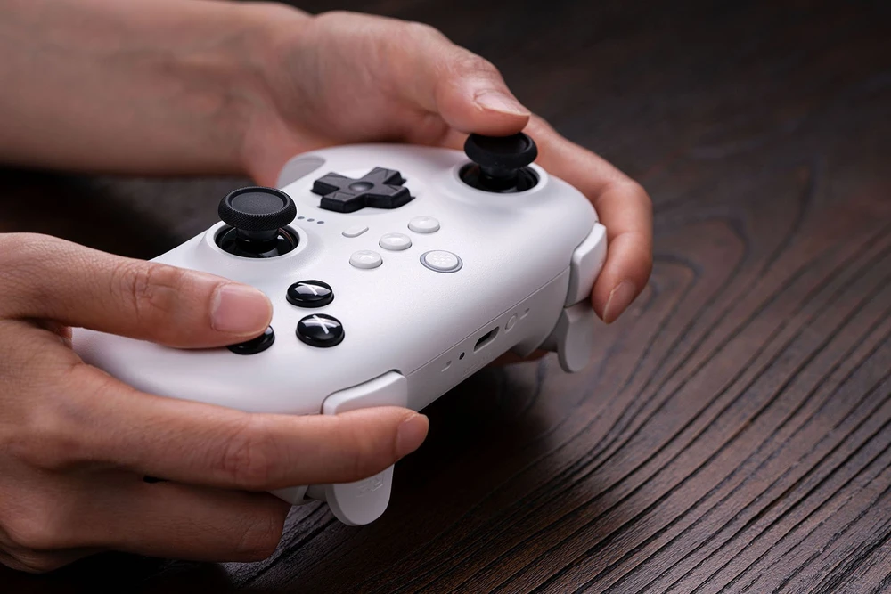 8BitDo Ultimate Controller with Charging Dock BT - Baltas