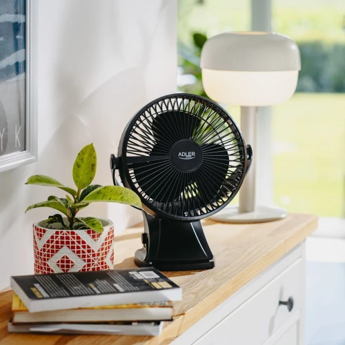 Ventiliatorius Adler Rechargeable Clip-on Desk Fan | AD 7342 | Table Fan | 5 W | Diameter 15.5 cm | Greičių skaičius 3 | Oscillation | Juodas