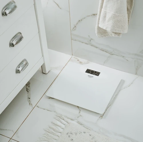AD 8194 baltos vonios svarstyklės su USB-C jungtimi, įkraunamos, 180 kg, 100 g tikslumas