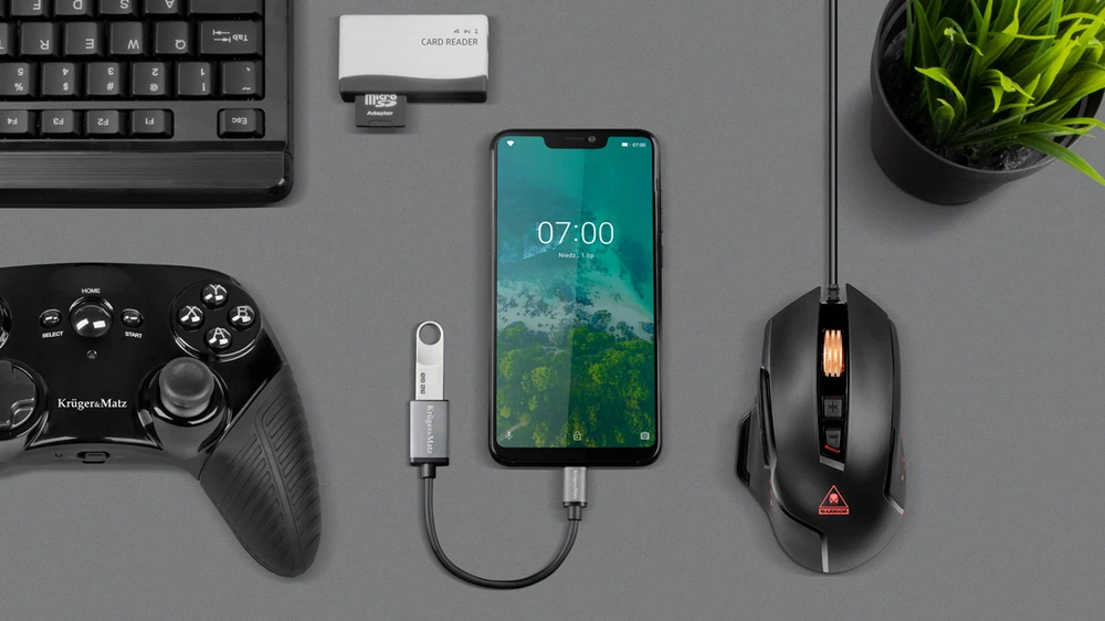 USB-C adapteris prijungtas prie telefono