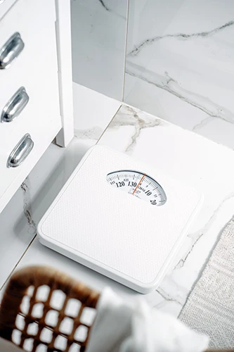 Virtuvinės svarstyklės Adler | Mechaninės vonios svarstyklės | AD 8179w | Didžiausias svoris (keliamoji galia) 136 kg | Tikslumas 1000 g | Baltas