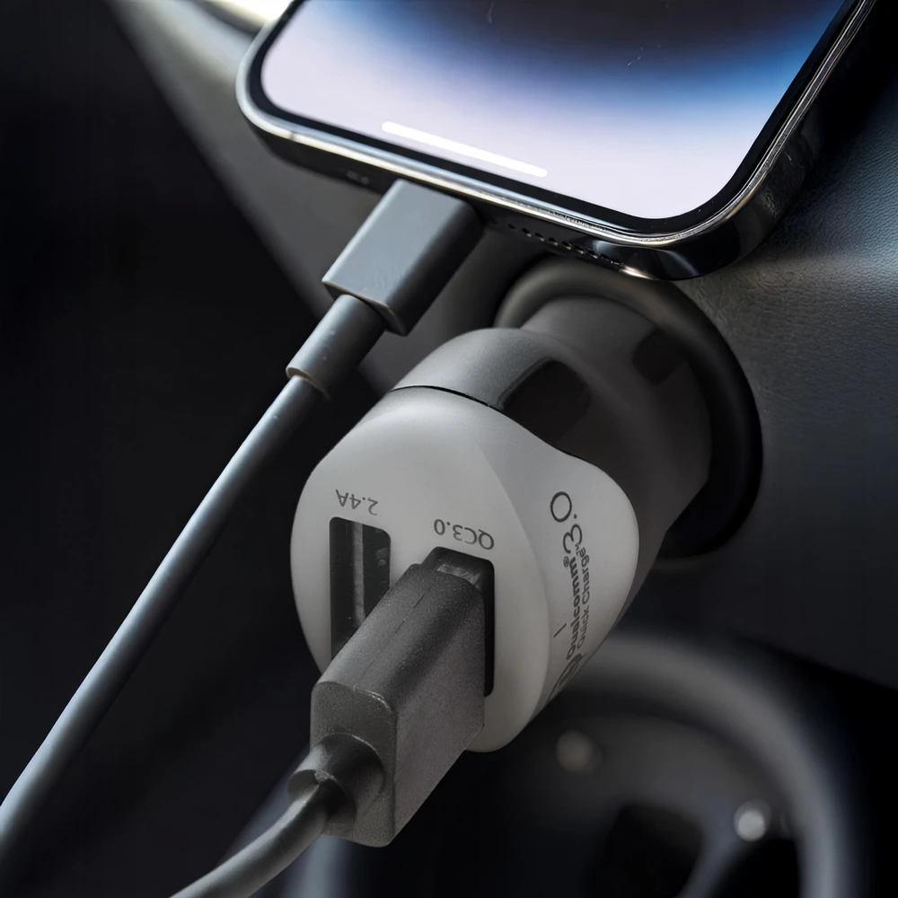 MACLEAN MCE157 Maclean MCE157 Automobilinis pakrovėjas max4,8A 2xUSB Qualcomm QC QC 3.0 plus 1,5m sidabrinis