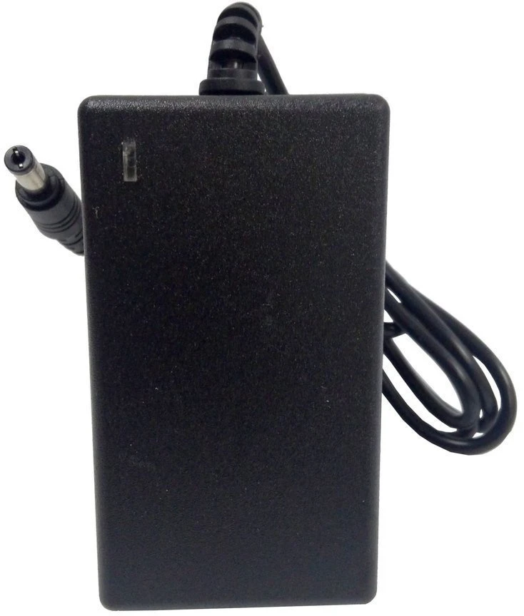Juodas 12V 1500mA kroviklio blokas su jungtimi
