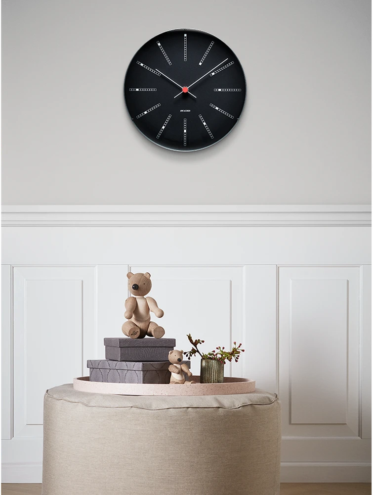 Arne Jacobsen Clocks Arne Jacobsen - Bankininkų sieninis laikrodis - Ø21 cm - Juodas
