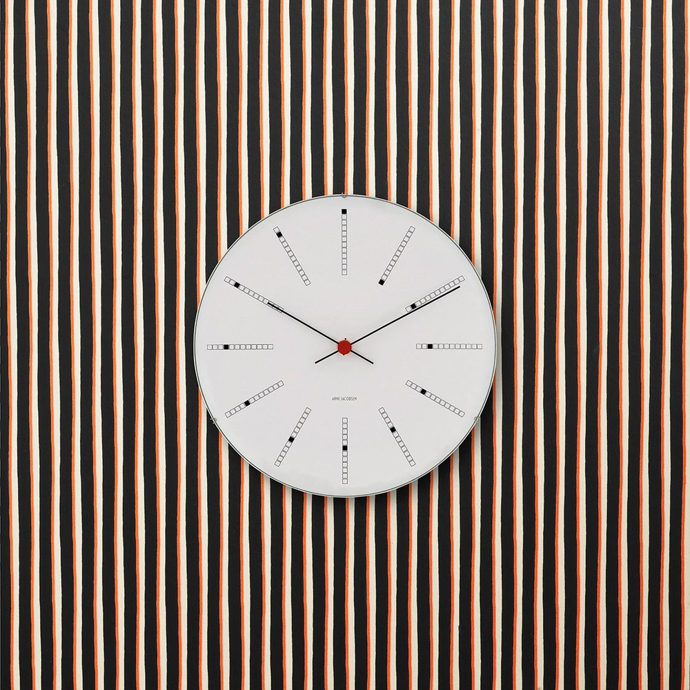 Arne Jacobsen Clocks Arne Jacobsen - Bankininkų sieninis laikrodis - Ø29 cm - Baltas