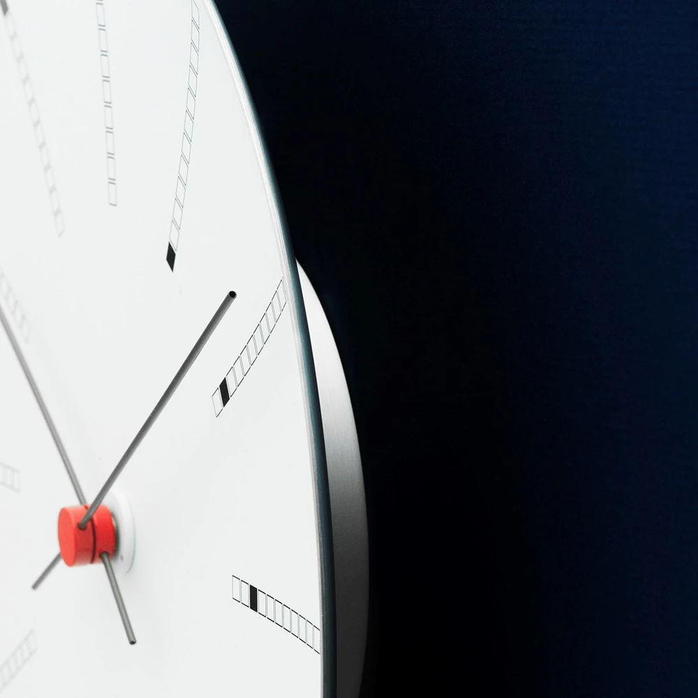 Arne Jacobsen Clocks Arne Jacobsen - Bankininkų sieninis laikrodis - Ø16 cm - Baltas
