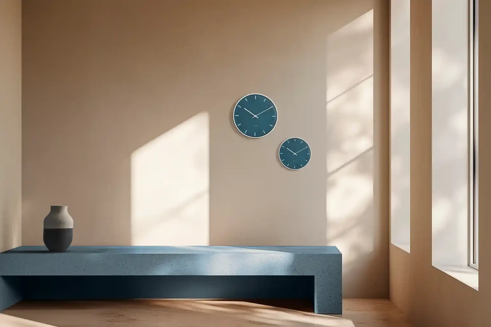 Arne Jacobsen Clocks Arne Jacobsen - Miesto rotušės sieninis laikrodis - Ø29 cm - Mėlynas