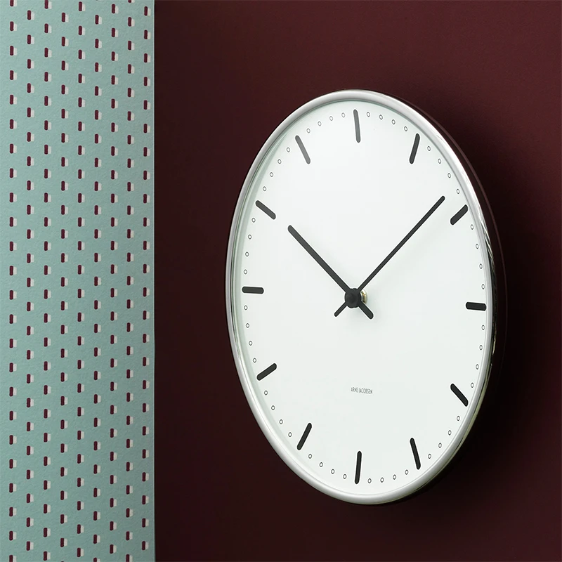 Arne Jacobsen Clocks Arne Jacobsen - Miesto rotušės sieninis laikrodis - Ø16,5 cm - Baltas