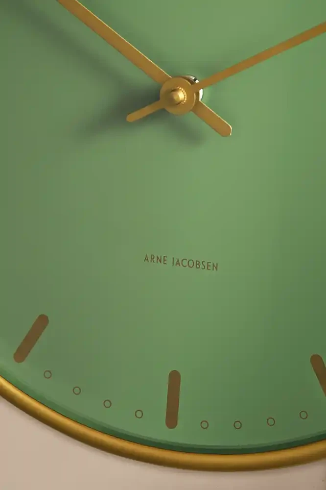 Arne Jacobsen Clocks Arne Jacobsen - Miesto rotušės sieninis laikrodis - Ø21 cm - Žalias