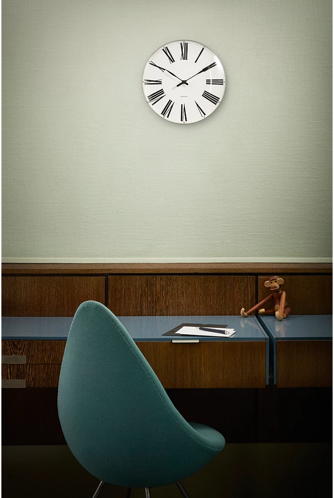 Arne Jacobsen Clocks Arne Jacobsen - Romėniškas sieninis laikrodis - 29 cm