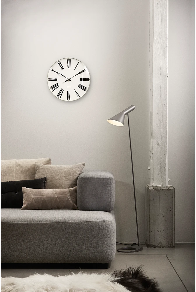 Arne Jacobsen Clocks Arne Jacobsen - Romėniškas sieninis laikrodis - 29 cm