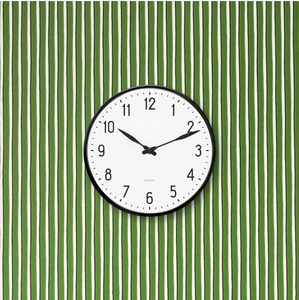 Arne Jacobsen Clocks Arne Jacobsen - Sieninis laikrodis su stotele - Ø16 cm - Juodas