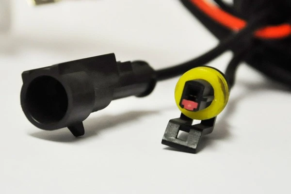 Laidų komplektas Bi-xenon HID AMiO H4-3
