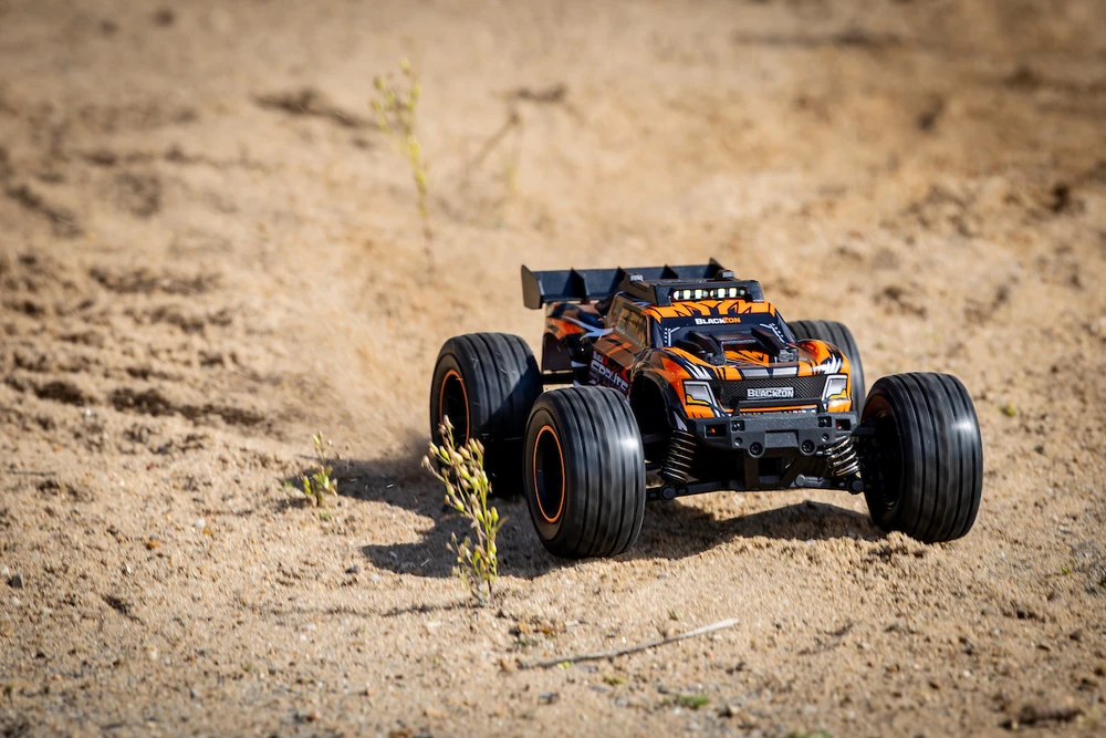 BLACKZON - Spryte ST 1/20 4WD elektrinis stadiono sunkvežimis - oranžinis (540308)
