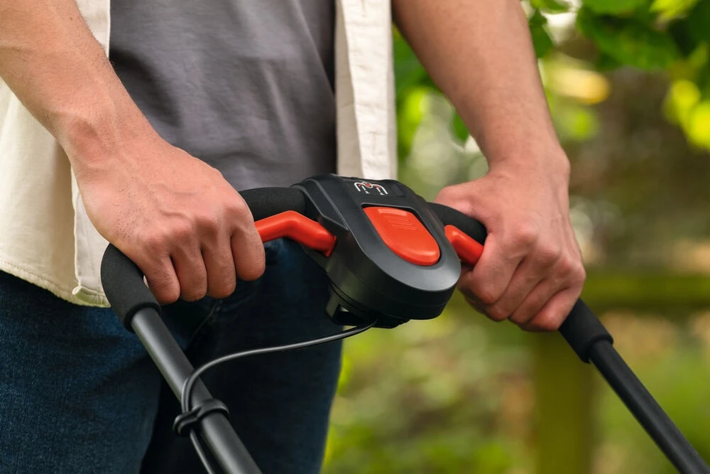 Akumuliatorinė vejapjovė Bosch Rotak 18V2-38; 38 cm