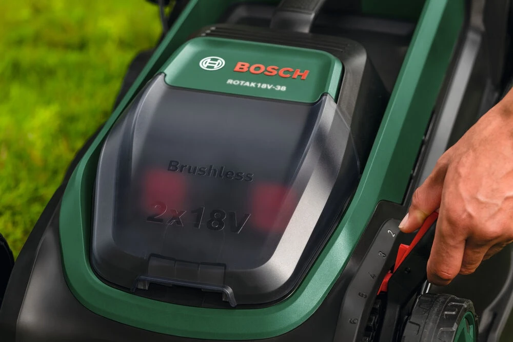 Akumuliatorinė vejapjovė Bosch Rotak 18V2-38; 38 cm