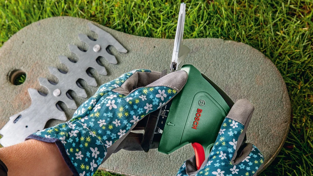 Bosch akumuliatorinės žolės ir krūmų žirklės EasyShear