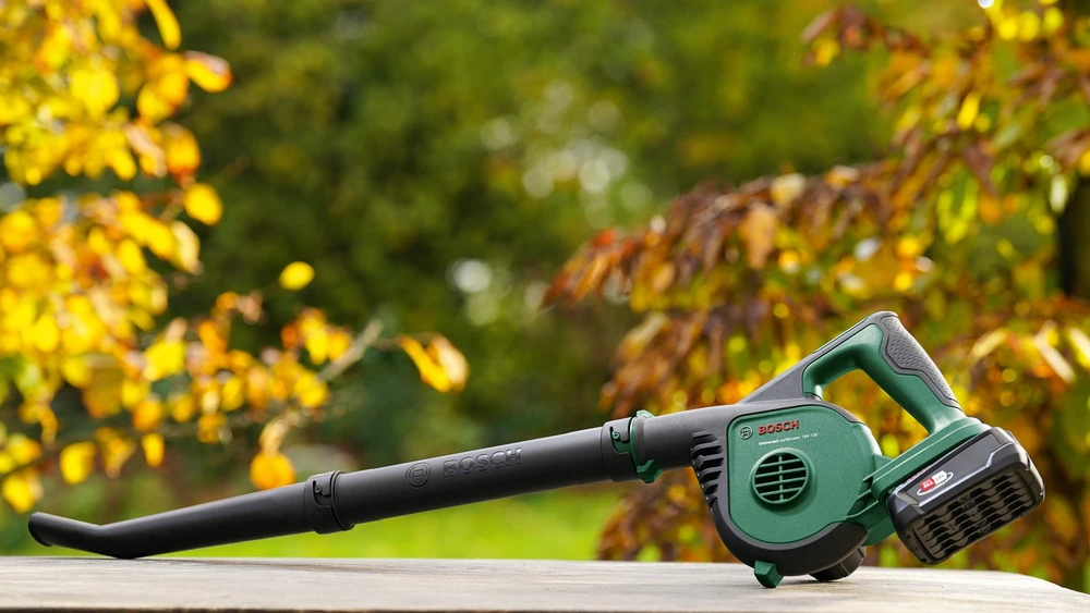 Lapų pūstuvas Bosch UniversalLeafBlower, 18V-130, (1x2,5Ah)