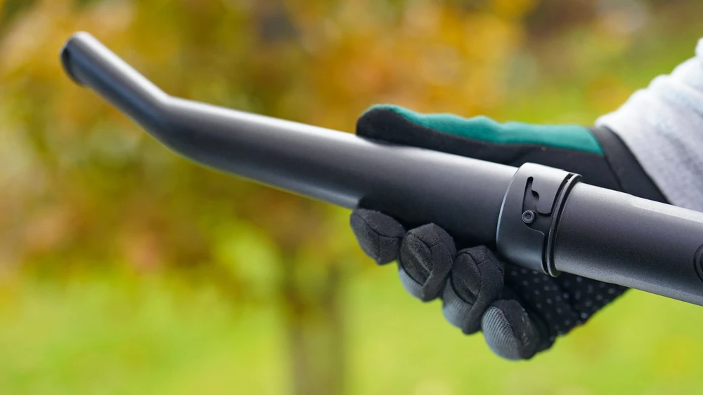 Lapų pūstuvas Bosch UniversalLeafBlower, 18V-130, (1x2,5Ah)