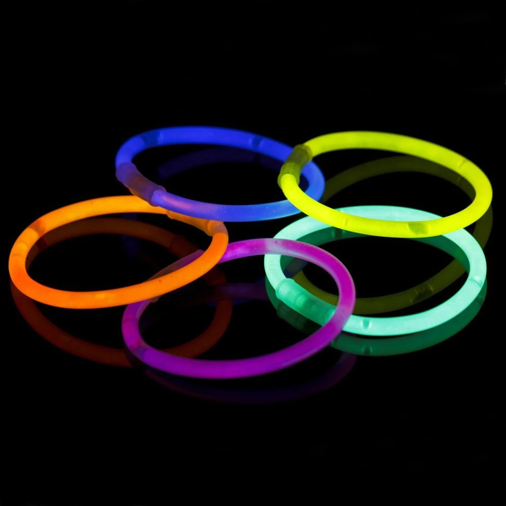 Lean Toys Bransoletki Šviečiantys tamsoje neoniniai lazdelės formos fluorescenciniai apyrankiai, 5 vnt.