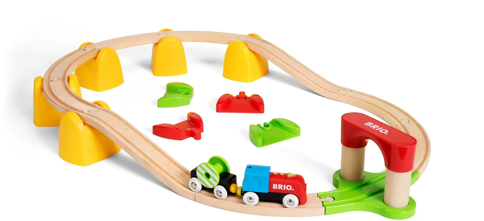BRIO - Mano pirmasis geležinkelio baterijomis maitinamas traukinių rinkinys (33710)