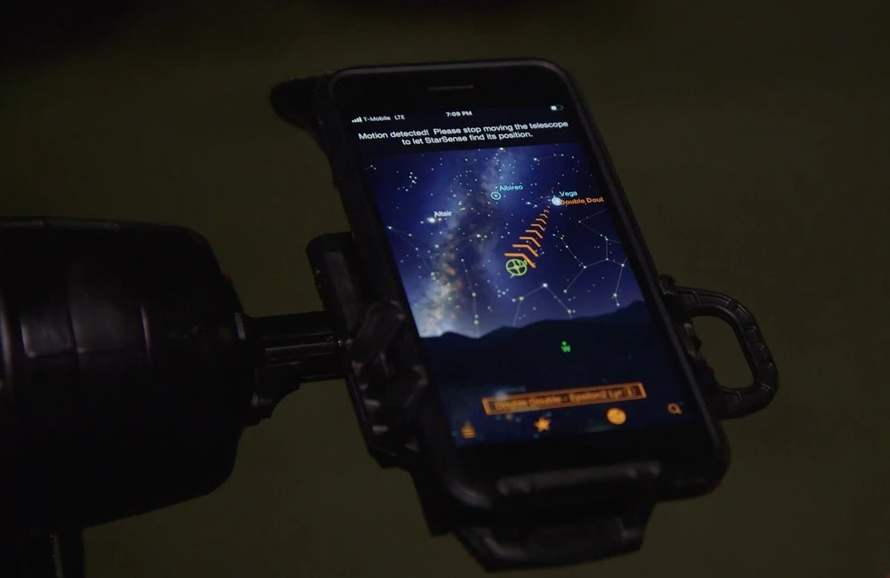 Celestron StarSense Explorer LT114AZ teleskopas