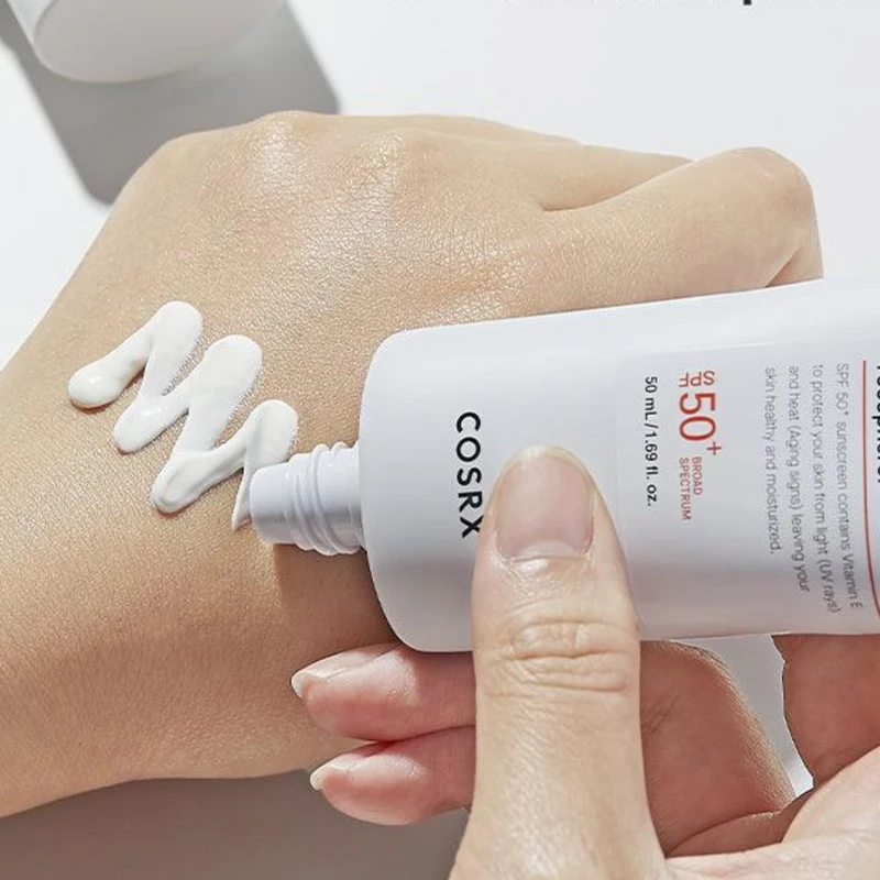 COSRX Vitalizuojantis kremas nuo saulės su vitaminu E SPF 50+ (Vitalizing Sunscreen) 50 ml