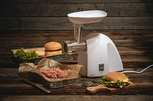 Mėsmalė Camry | CR 4802 | Baltas | 600-1500 W | Greičių skaičius 1 | Middle size sieve, mince sieve, poppy sieve, plunger, sausage filler, vegatable attachment.