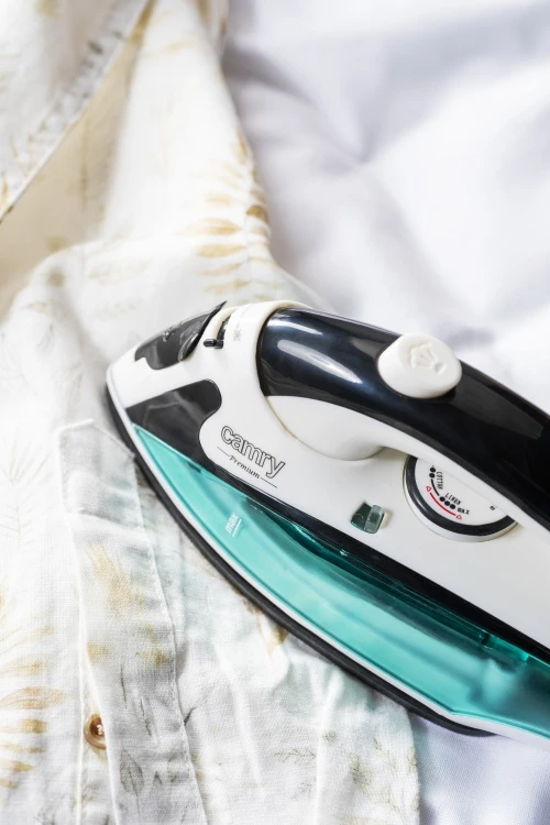 Camry | CR 5024 | Steam Travel iron | 840 W | Vanduo tank capacity 40 ml | Baltas/žalias/juodas